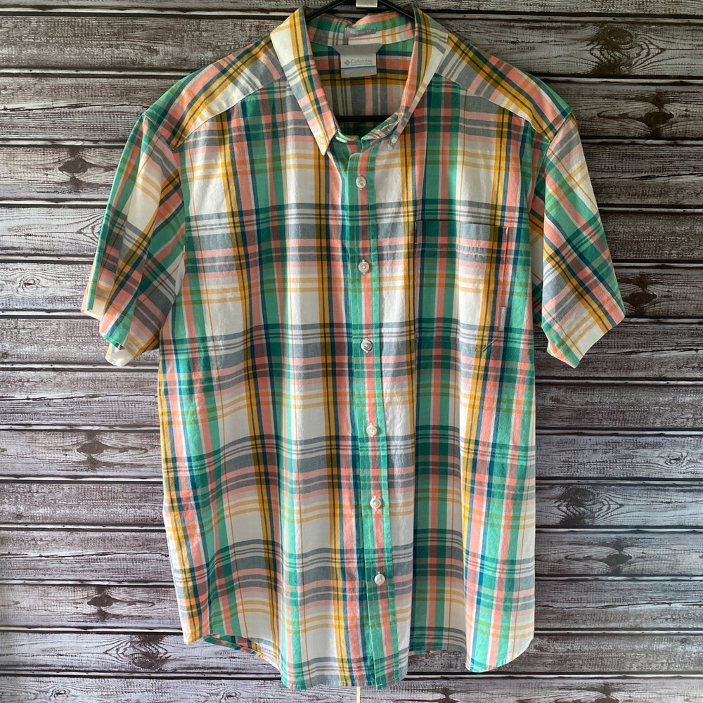 Columbia Men's Short-Sleeved Button-Down Shirt‎ Size L Regular Fit Plaid Logo